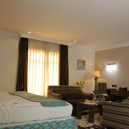 אבוג'ה Grand Pela Hotel & Suites מראה חיצוני תמונה