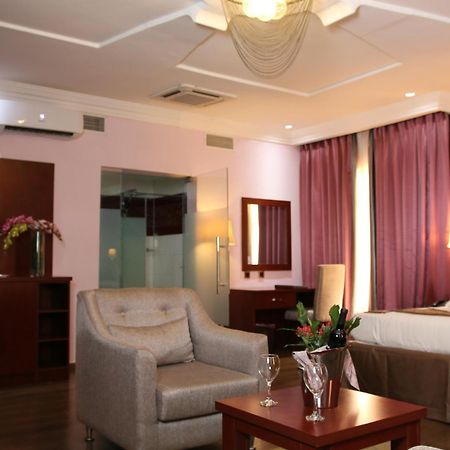אבוג'ה Grand Pela Hotel & Suites חדר תמונה