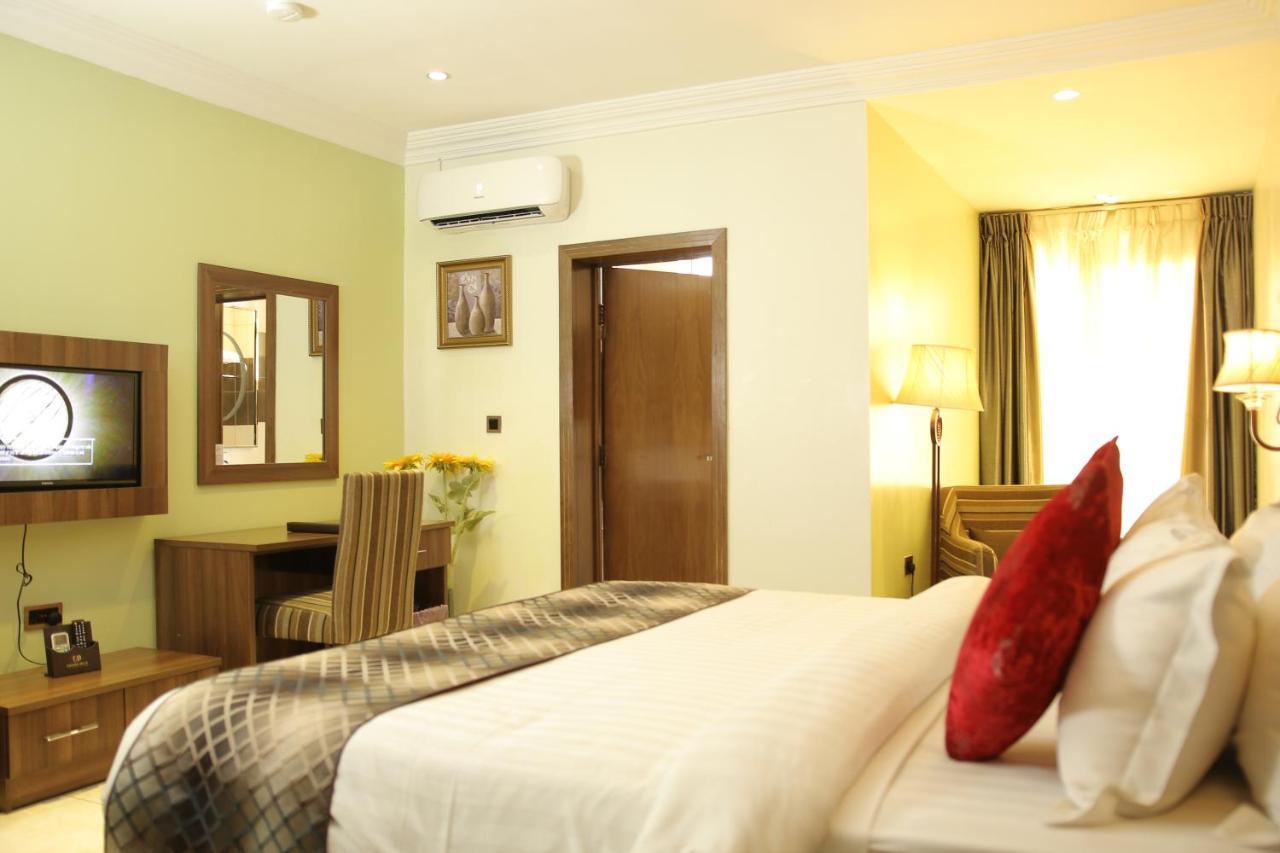 אבוג'ה Grand Pela Hotel & Suites מראה חיצוני תמונה