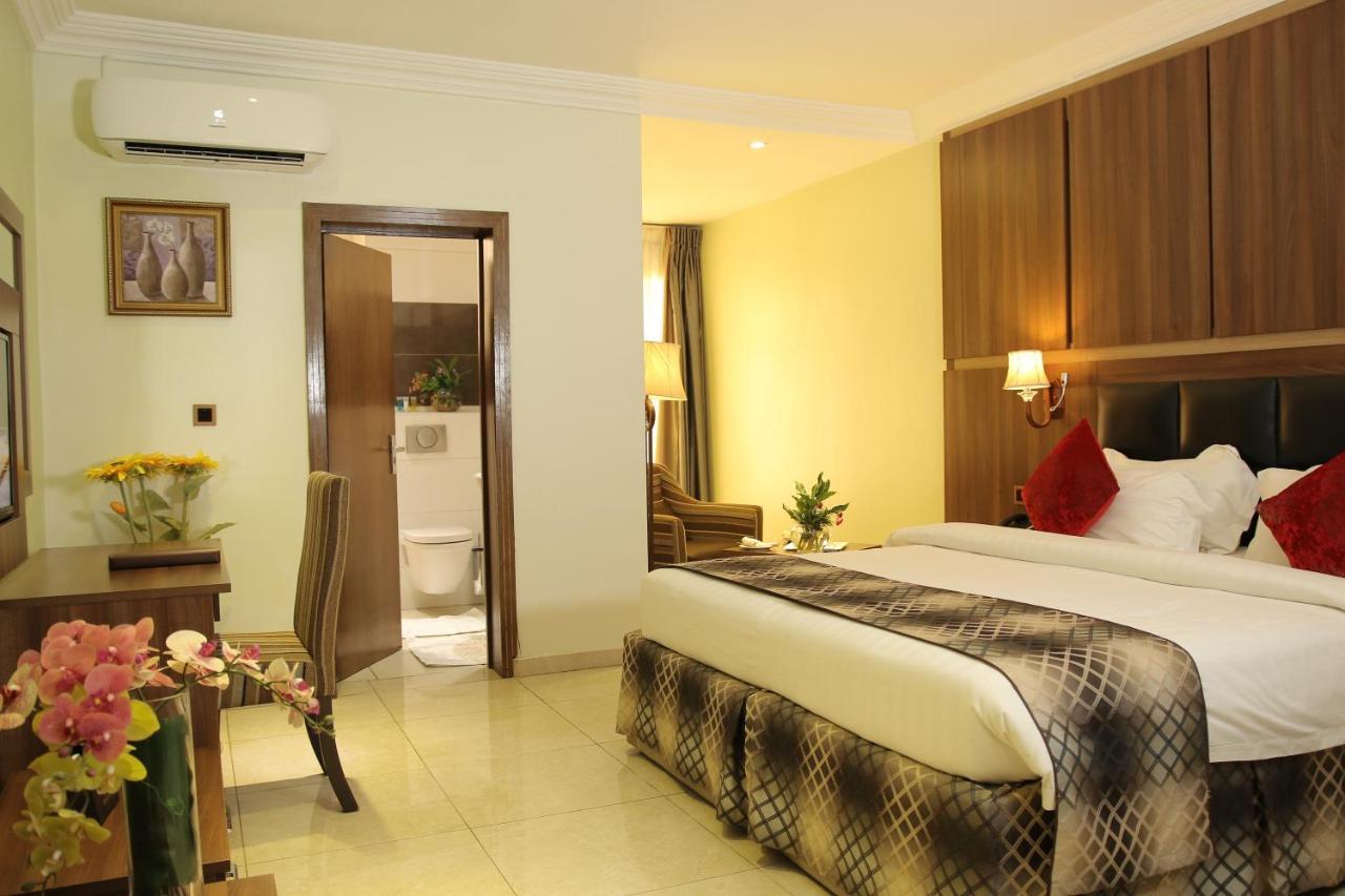 אבוג'ה Grand Pela Hotel & Suites מראה חיצוני תמונה