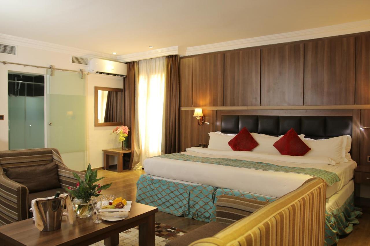 אבוג'ה Grand Pela Hotel & Suites מראה חיצוני תמונה