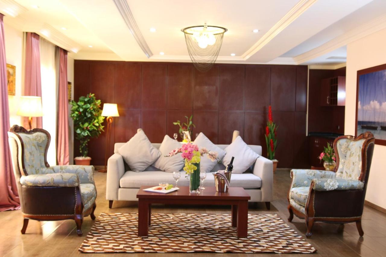 אבוג'ה Grand Pela Hotel & Suites מראה חיצוני תמונה