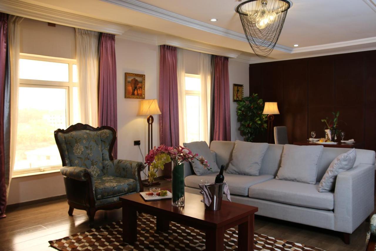 אבוג'ה Grand Pela Hotel & Suites מראה חיצוני תמונה