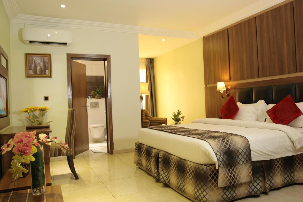 אבוג'ה Grand Pela Hotel & Suites מראה חיצוני תמונה
