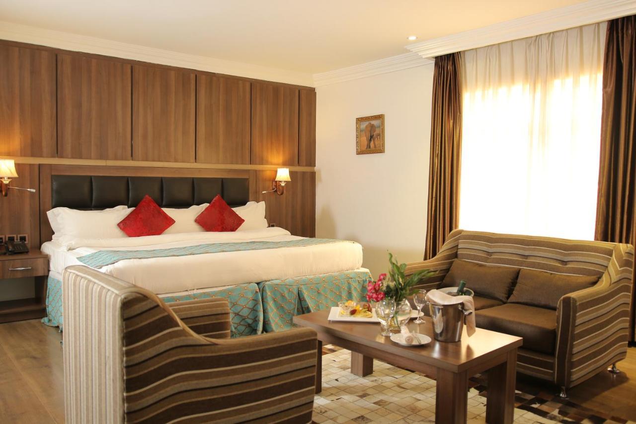 אבוג'ה Grand Pela Hotel & Suites מראה חיצוני תמונה