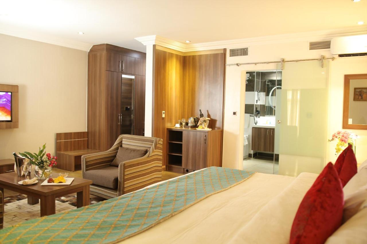 אבוג'ה Grand Pela Hotel & Suites מראה חיצוני תמונה
