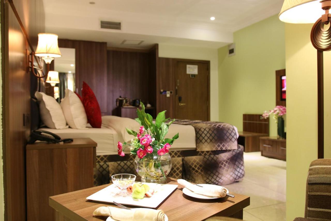 אבוג'ה Grand Pela Hotel & Suites מראה חיצוני תמונה