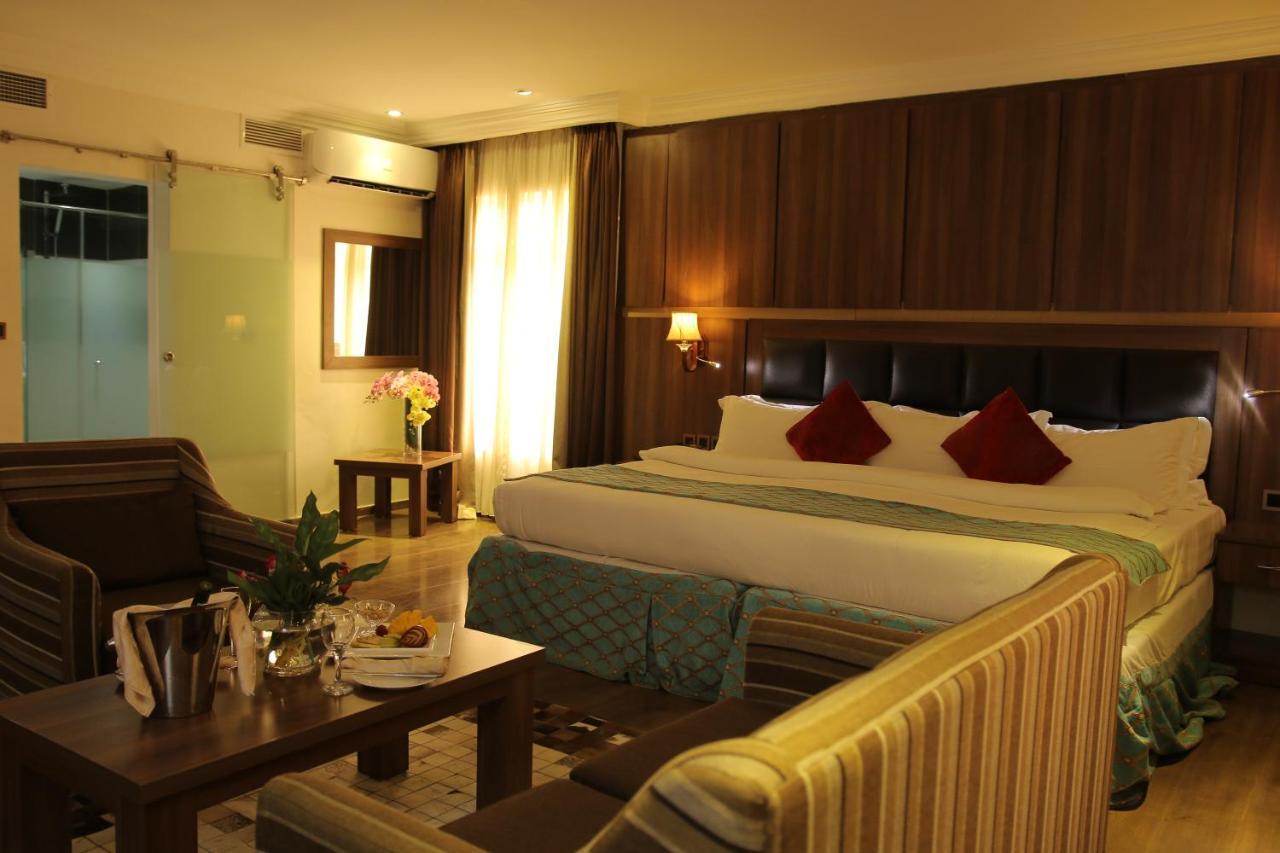 אבוג'ה Grand Pela Hotel & Suites מראה חיצוני תמונה