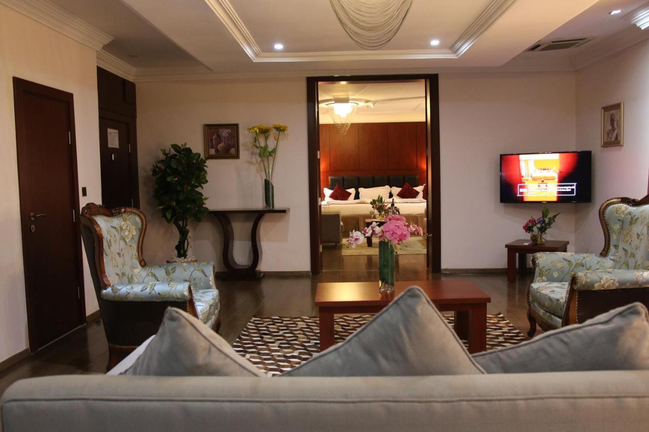 אבוג'ה Grand Pela Hotel & Suites מראה חיצוני תמונה