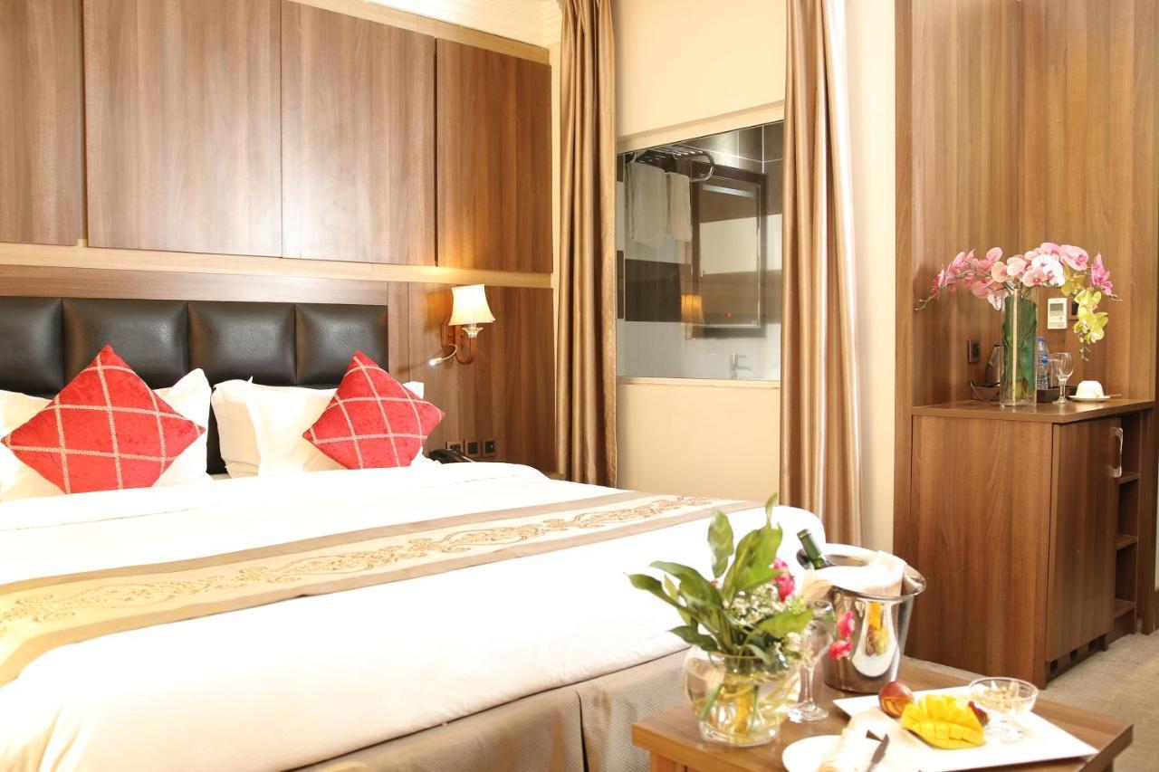אבוג'ה Grand Pela Hotel & Suites מראה חיצוני תמונה