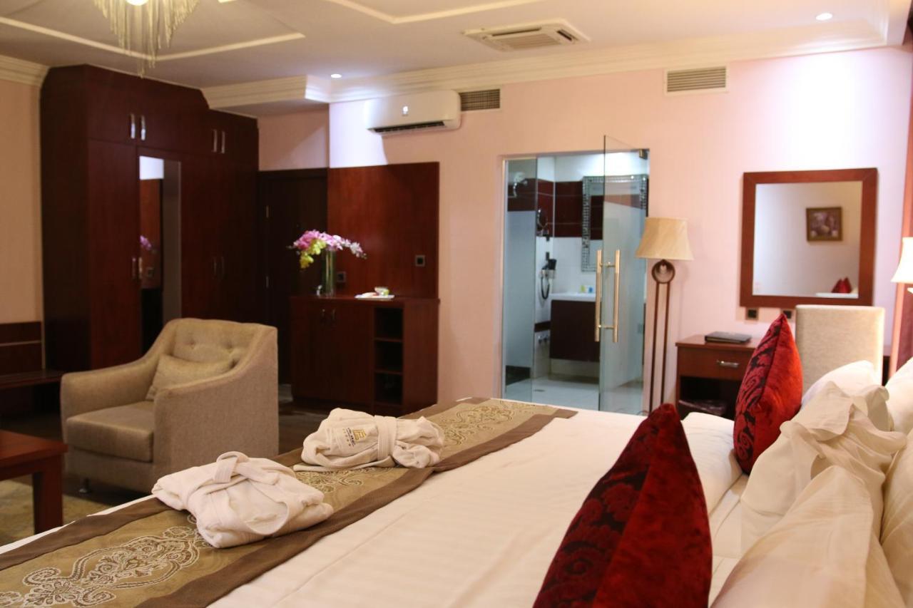 אבוג'ה Grand Pela Hotel & Suites מראה חיצוני תמונה