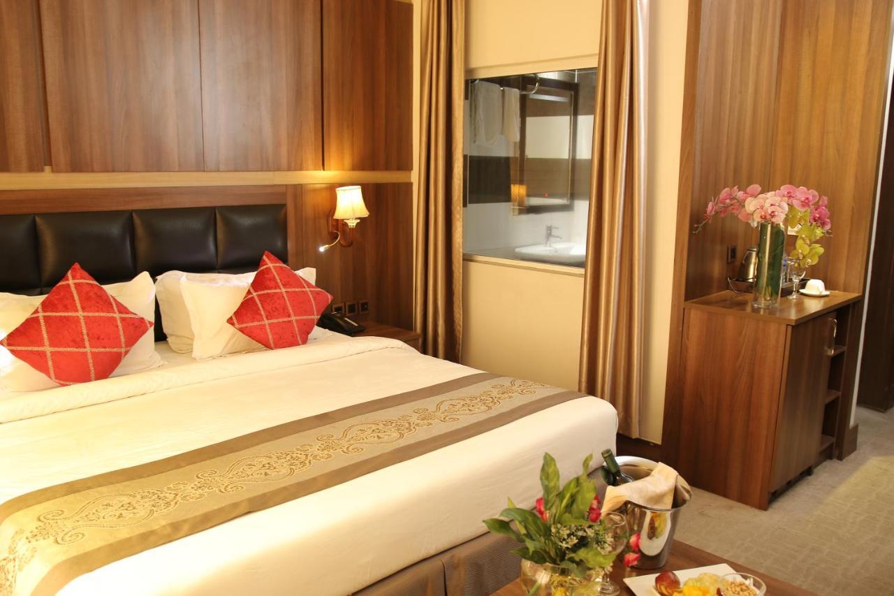 אבוג'ה Grand Pela Hotel & Suites מראה חיצוני תמונה