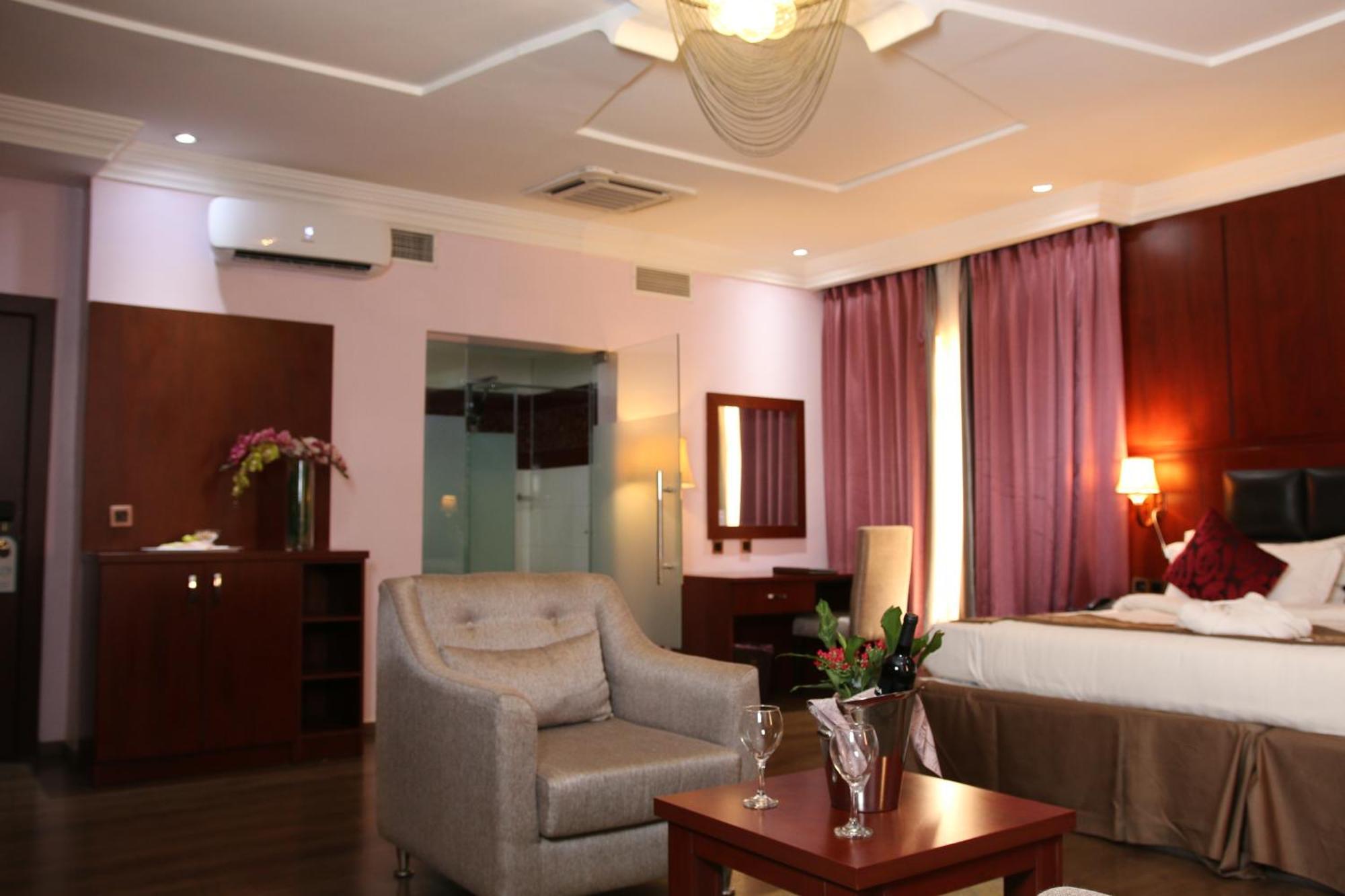 אבוג'ה Grand Pela Hotel & Suites חדר תמונה