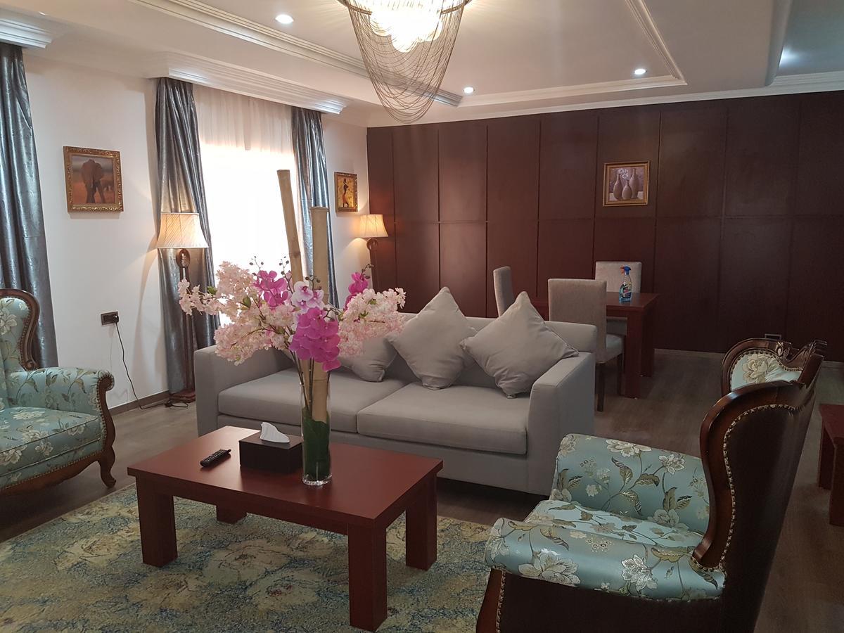 אבוג'ה Grand Pela Hotel & Suites מראה חיצוני תמונה