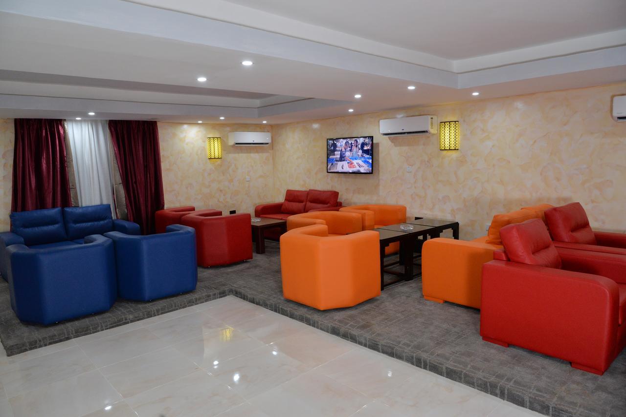 אבוג'ה Grand Pela Hotel & Suites מראה חיצוני תמונה