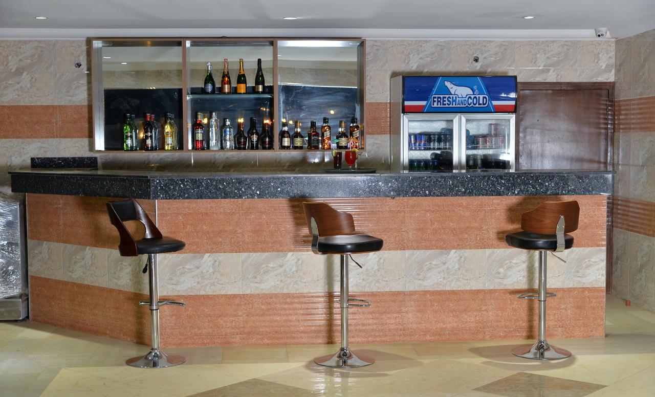 אבוג'ה Grand Pela Hotel & Suites מראה חיצוני תמונה