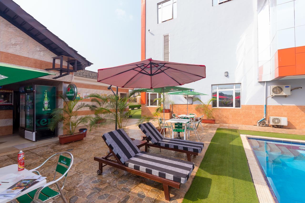 אבוג'ה Grand Pela Hotel & Suites מראה חיצוני תמונה