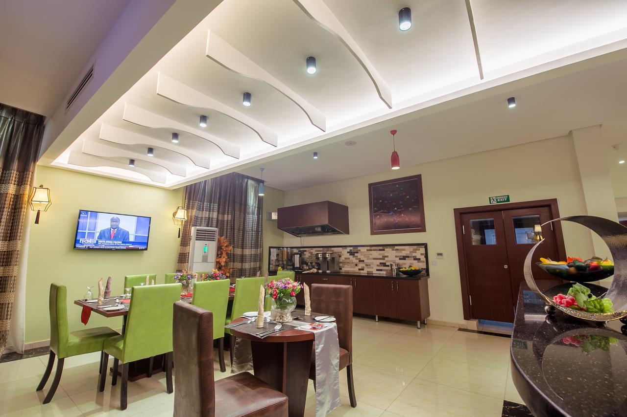 אבוג'ה Grand Pela Hotel & Suites מראה חיצוני תמונה